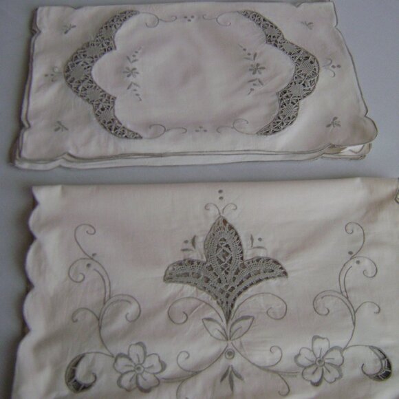Vintage Scallop edgedTable Runner and Eight Placemats, Off white with Embroidery - Picture 1 of 7